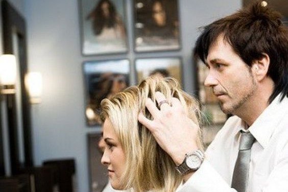 Coiffeur visagiste : astuces pour une coupe qui sublime votre visage