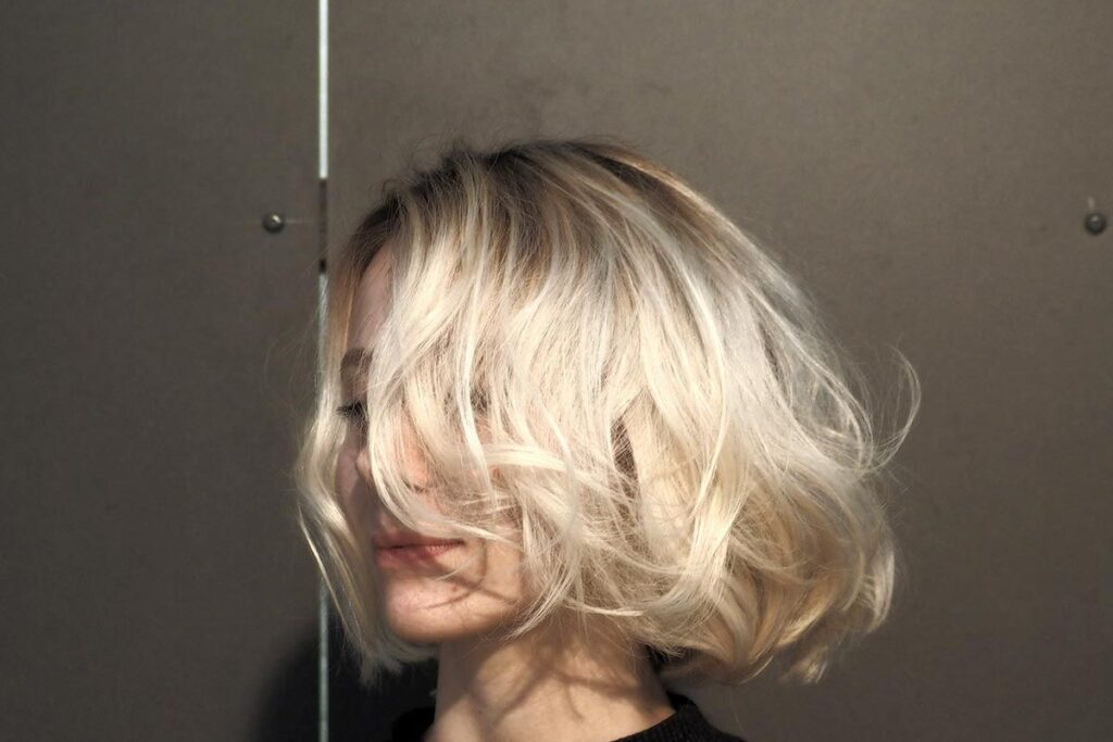 Coiffeur visagiste : conseils d’expert pour une coupe idéale selon votre visage