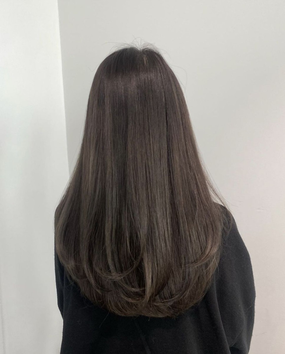 Coupe en V cheveux mi-longs