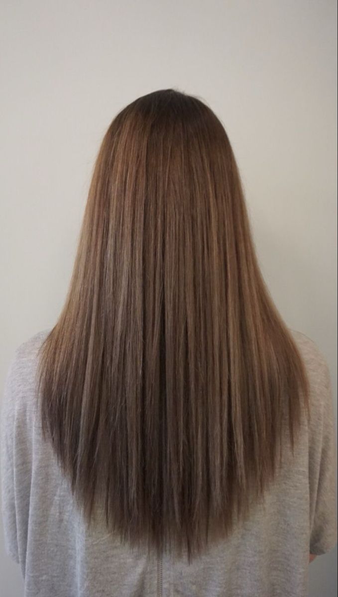 Coupe en V cheveux mi-longs