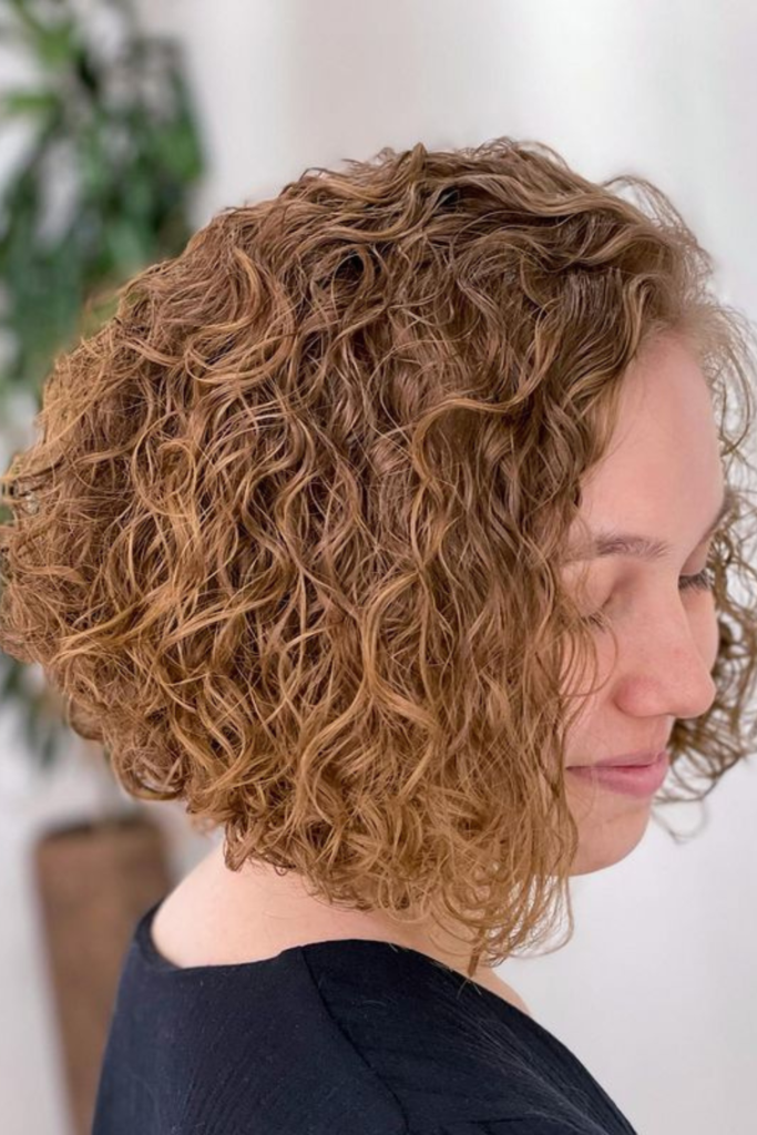 Permanente bouclée sur court