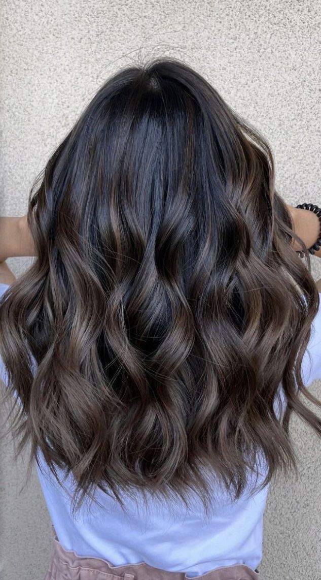 Cheveux noirs méchés