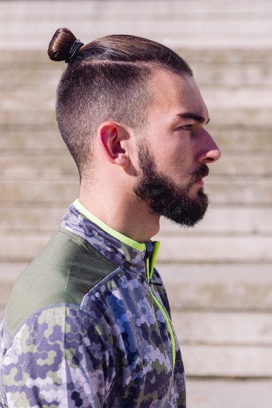 Coupe homme rasé côtés long dessus