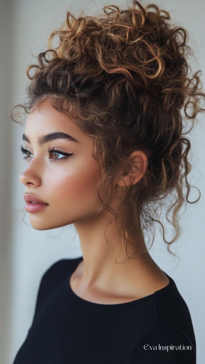 Cheveux frisés naturels femme