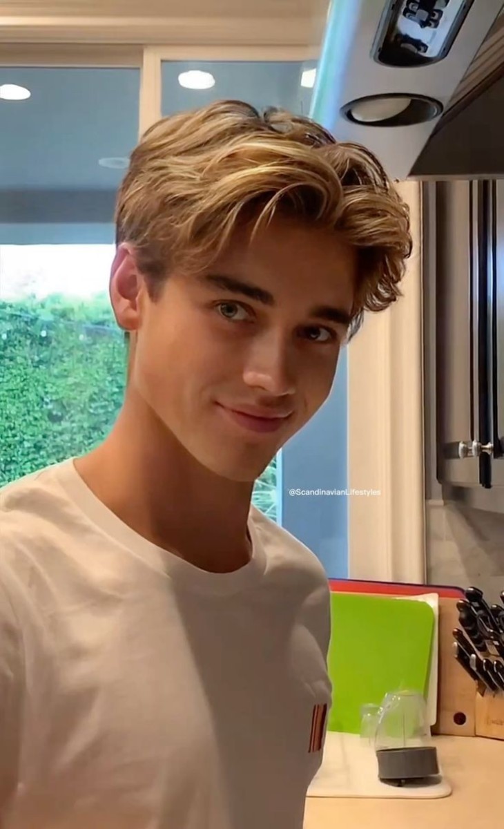Middle part hair men