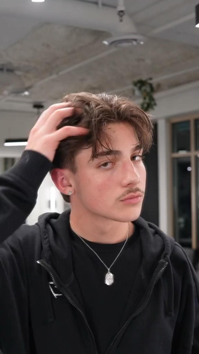 Middle part homme