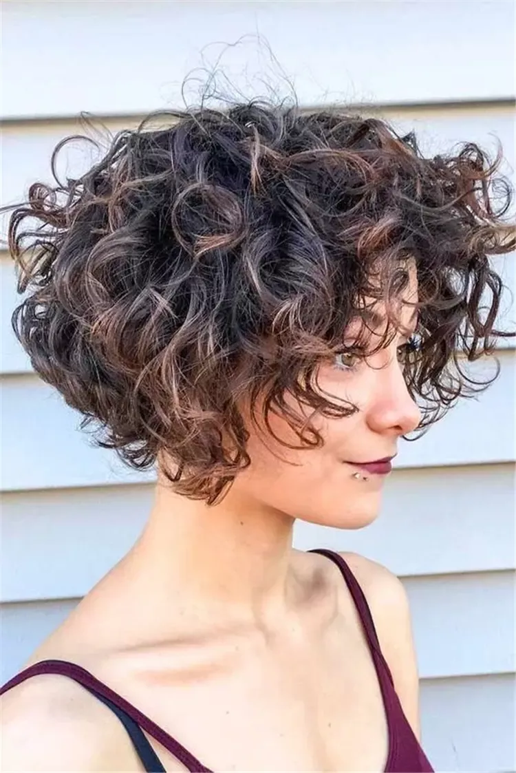 Permanente cheveux courts bouclés