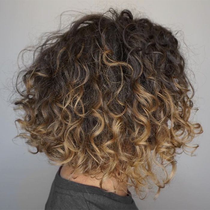 Balayage sur bouclés courts