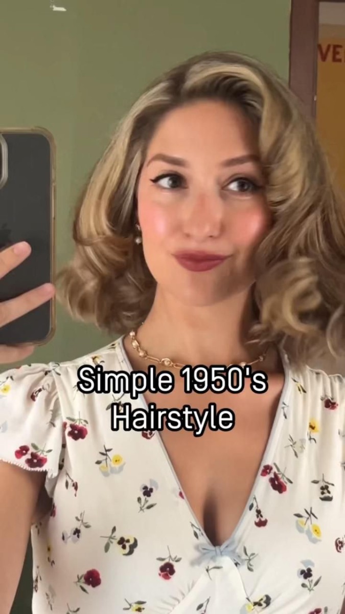 Coiffure vintage années 50 moderne