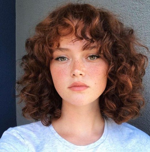 Cheveux frisés femme