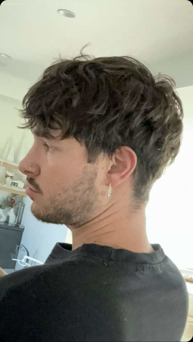 Cheveux en avant homme