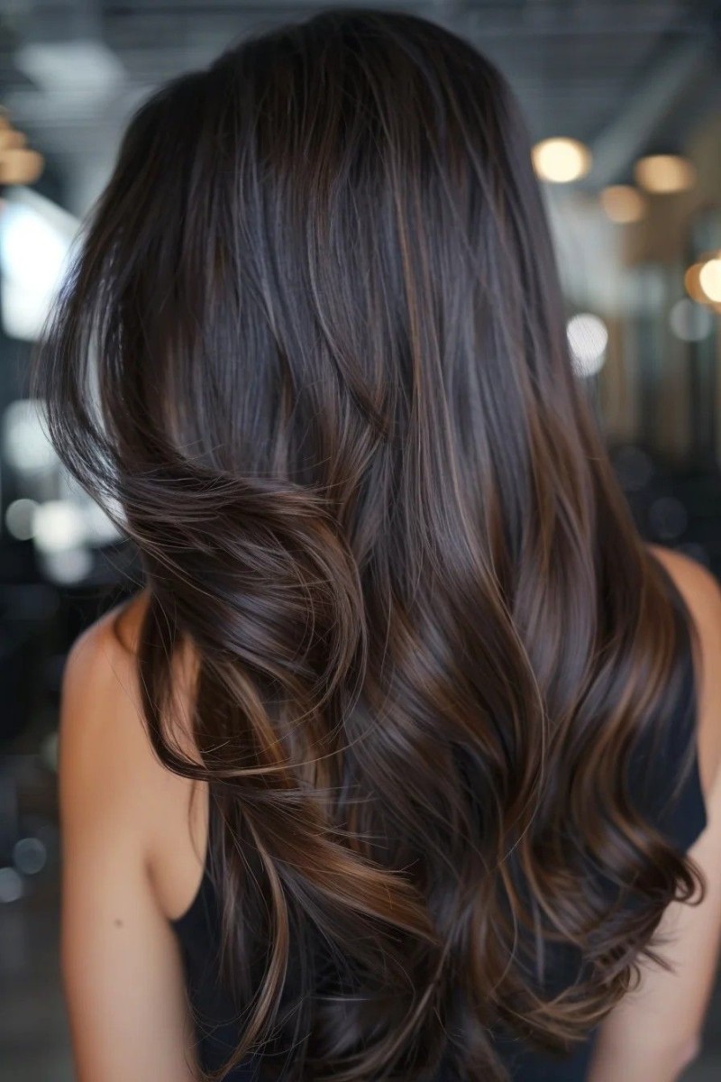 Cheveux noirs méchés