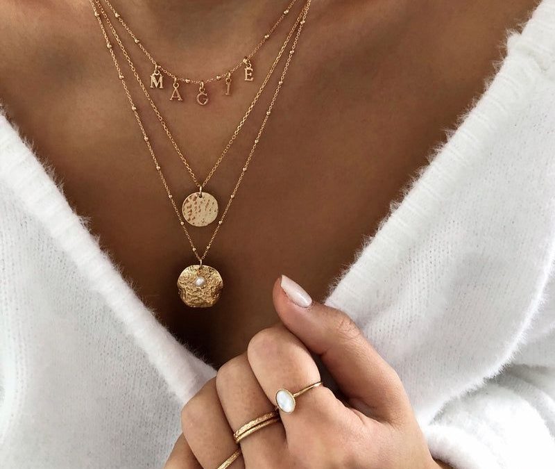 Colliers personnalisés : L’accessoire unique qui raconte votre histoire