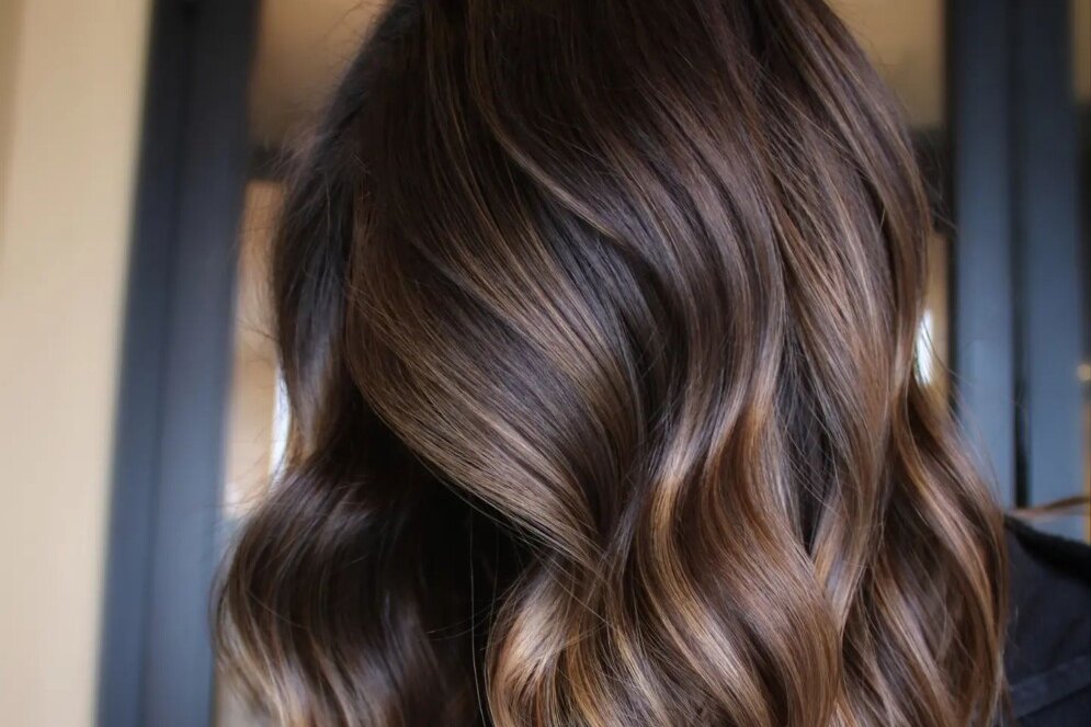 Balayage couleur cheveux: quel choix selon votre couleur de base en 2025 ?