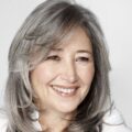 Coupe courte pour visage ovale effilé : le guide des femmes de 60 ans