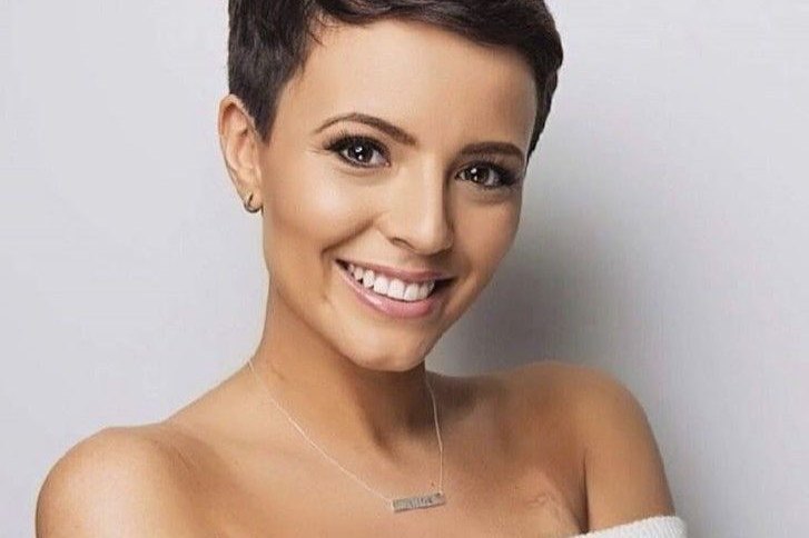 Pixie cut femme : la coupe courte qui met en valeur le visage et se coiffe vite