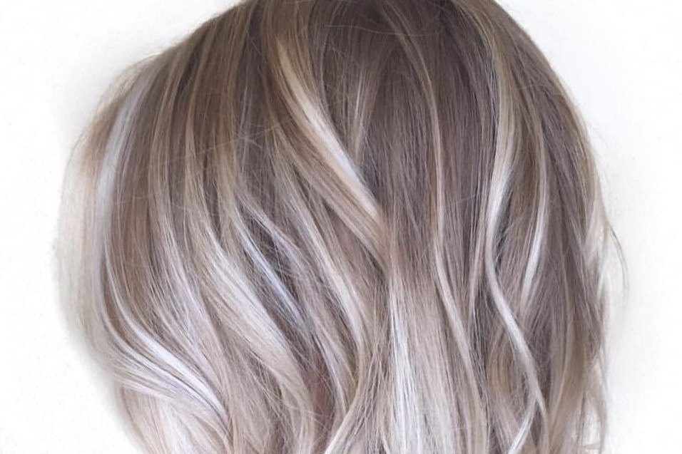 Guide complet sur le blond cendré: conseils et entretien